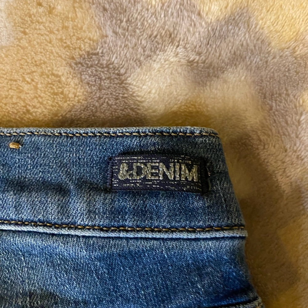 Distressed jeans - Picture 6 of 8